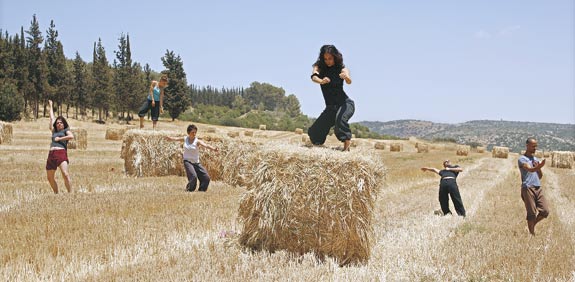 חציר , ריקודים / צלם: אורלי גנוסר